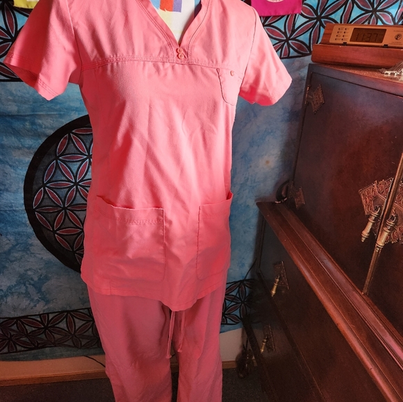 Grey's Anatomy Scrubs - Picture 2 of 7